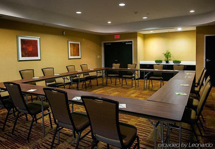 Courtyard Greensboro Airport Экстерьер фото