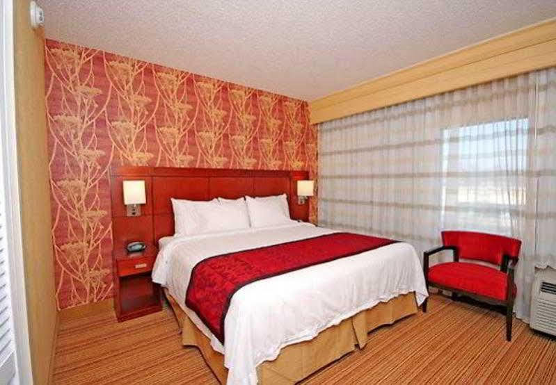 Courtyard Greensboro Airport Экстерьер фото