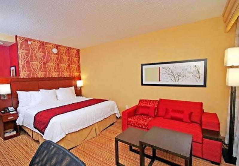 Courtyard Greensboro Airport Экстерьер фото
