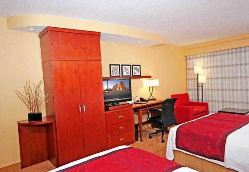 Courtyard Greensboro Airport Экстерьер фото