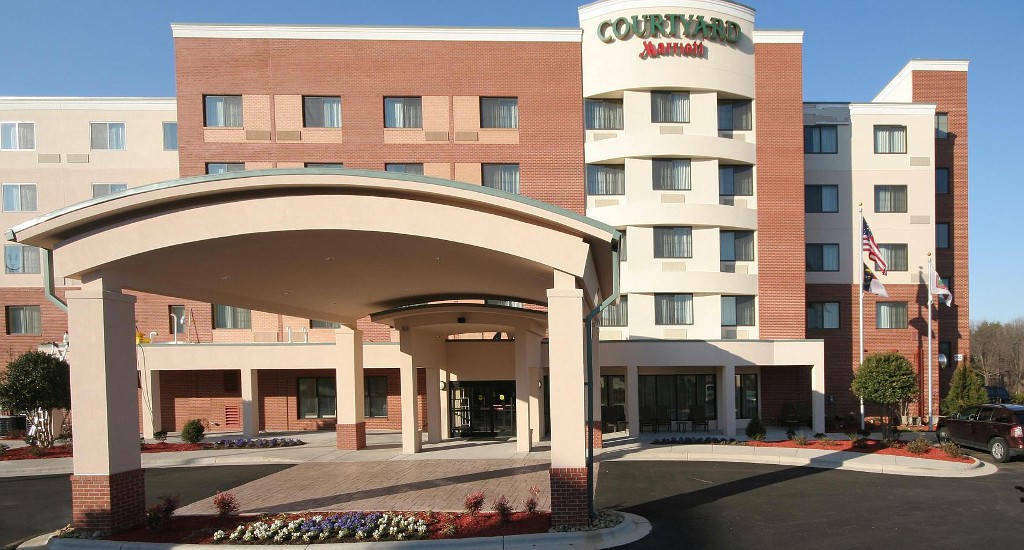 Courtyard Greensboro Airport Экстерьер фото